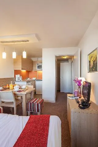 Residence Pierre Et Vacances Les Gemeaux Macot-la-Plagne 0*,