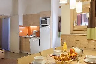 Residence Pierre Et Vacances Les Gemeaux Macot-la-Plagne 0*,
